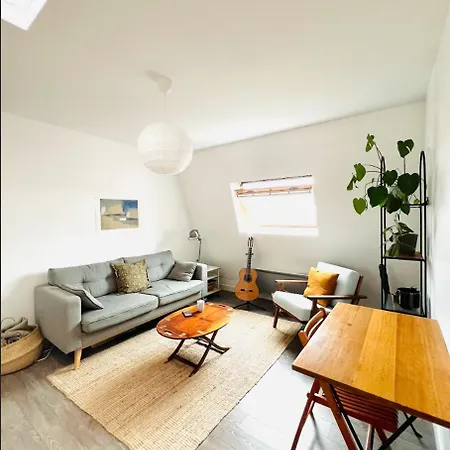 - Martyrs Apartment Paris